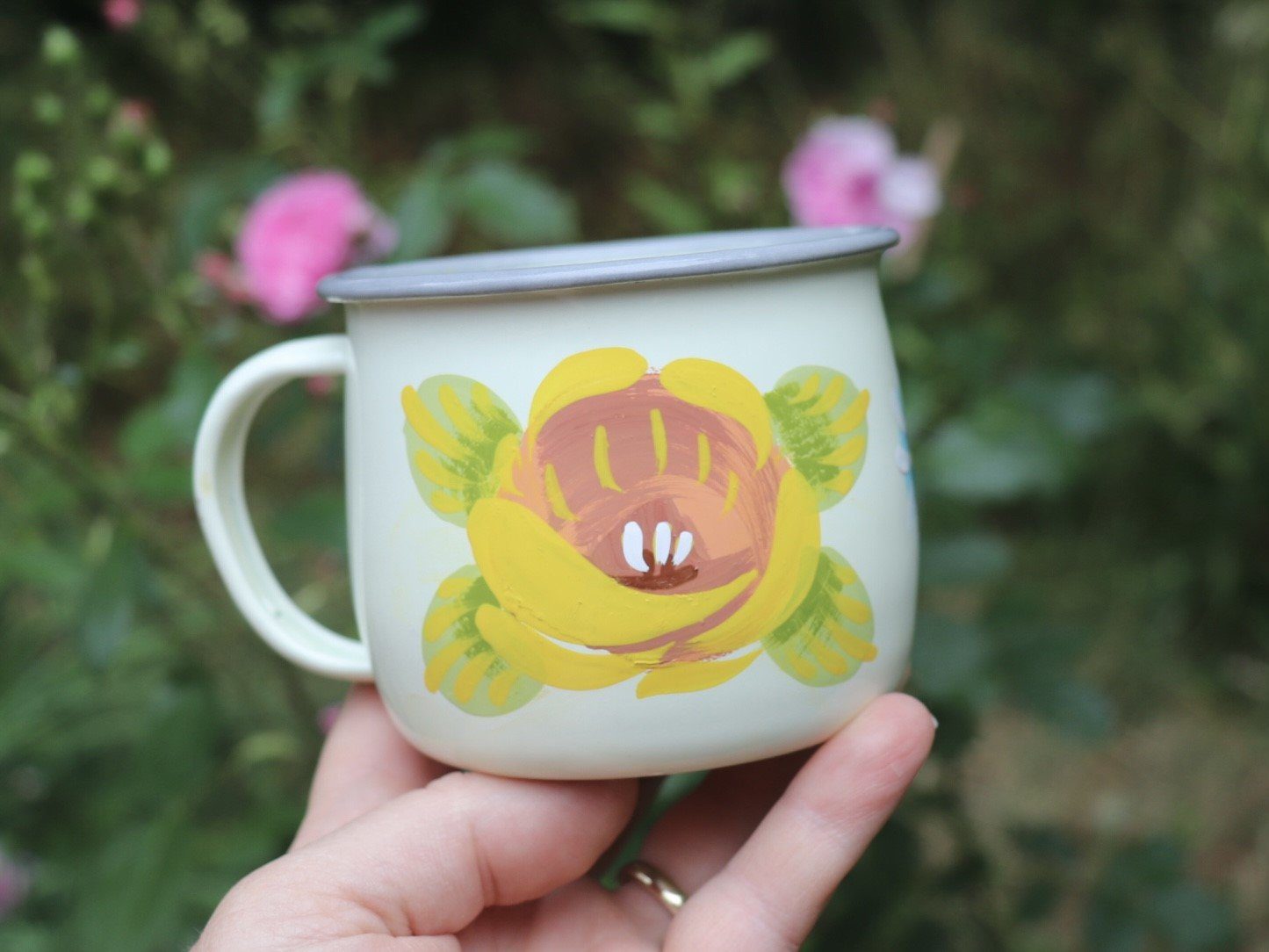 Canal Roses handpainted cream enamel mugs with yellow roses & daisies