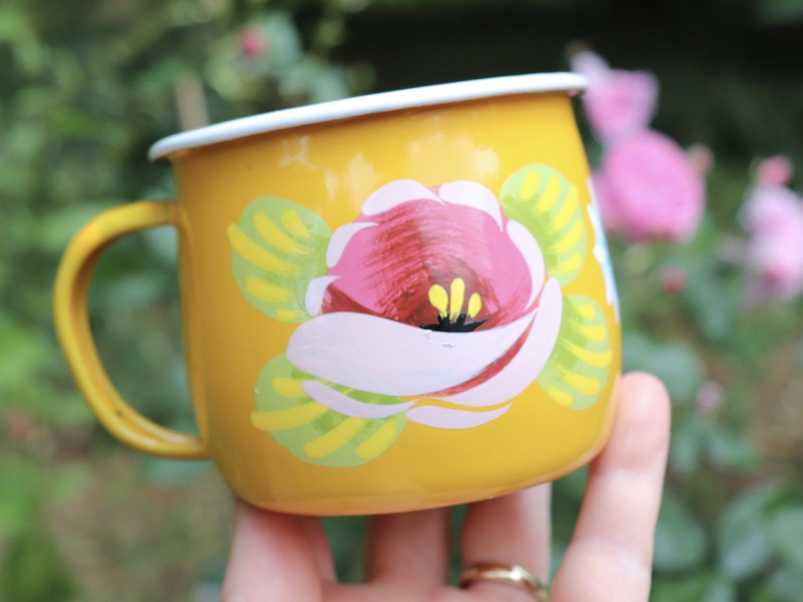 Canal Roses handpainted yellow enamel mug with pink roses & daisies